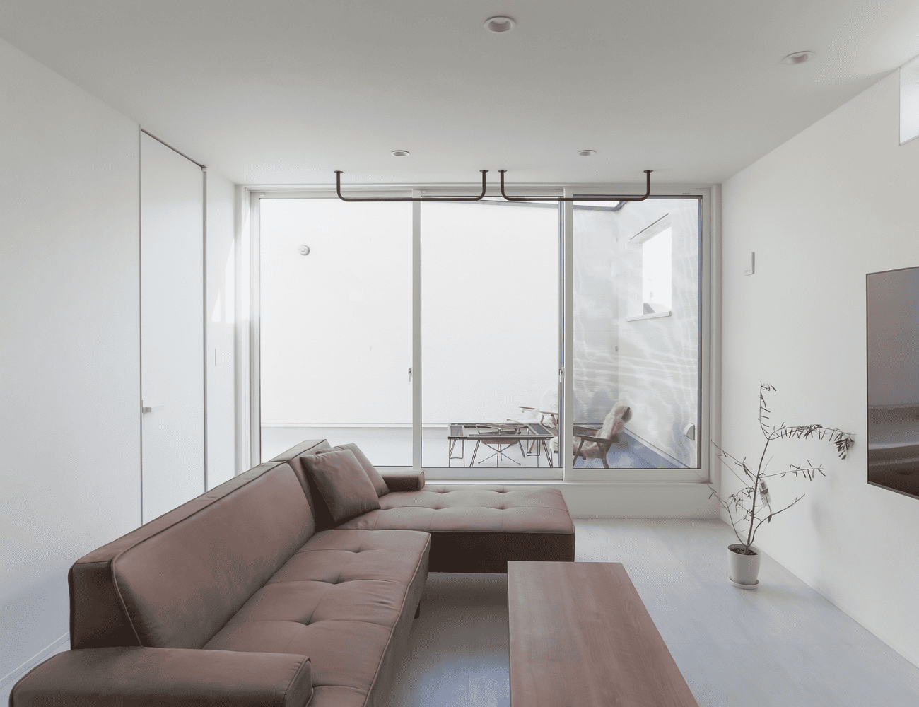 2階リビングとテラスの写真